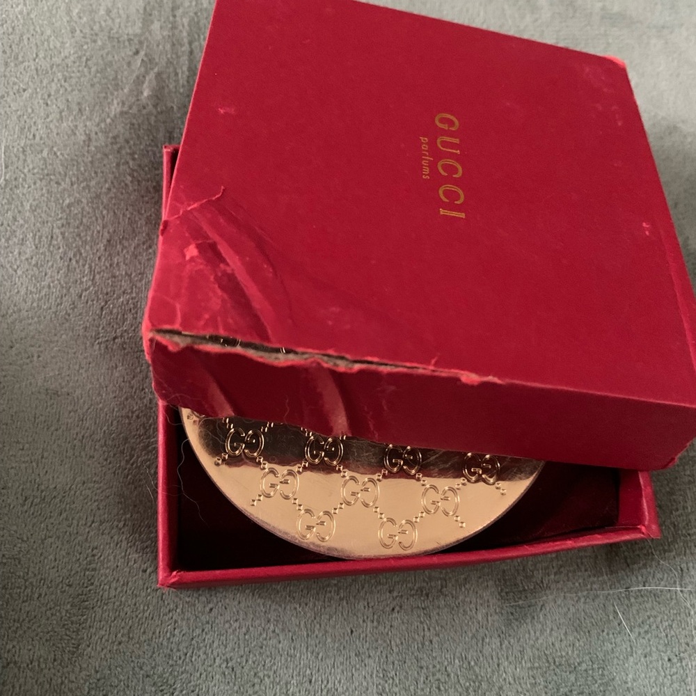Authentic Gucci Gold Patterned Compact - Picture 4 of 4